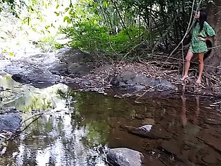 Džungle, řeka, otevřená řeka saree batning