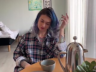 Ung husmor elsker morgensex - sæd i Min kaffe