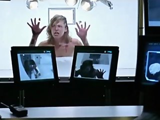 Milla jovovich en resident evil 2002