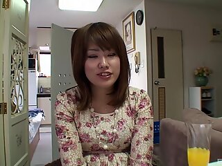 Megumi iwabuchi는 자위 빨기와 섹스로 하루를 마무리하는 것을 선호합니다.