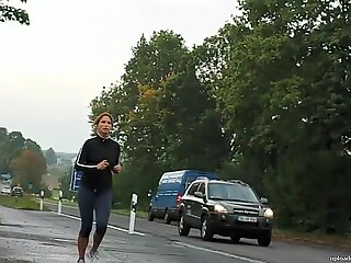 Milf (orta yaşlı kadın) koşu