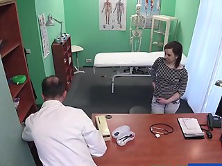 FakeHospital Patient has a pussy check up