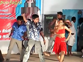 Tamilnadu 女孩性感舞台表演舞蹈印度人19岁夜歌'06