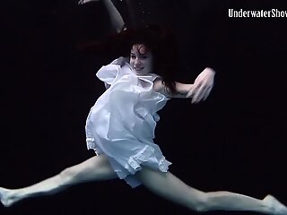 Andrejka does astonishing underwater moves