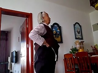 Bătrâna chineză bunicuţă se trage