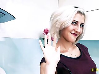 Encantadora moza con grandes culos de suecia - https://elita-muchacha.com