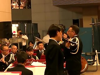Čas se rozloučit. japonská námořnická kapela