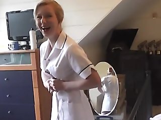 Britisk Moden Sygepleejeske Deling Pik i Trio