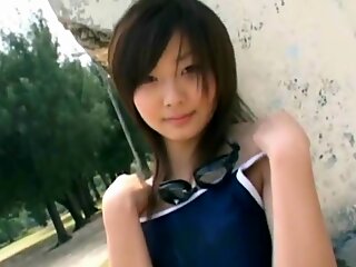 Yuki Suzuki - modré plavky
