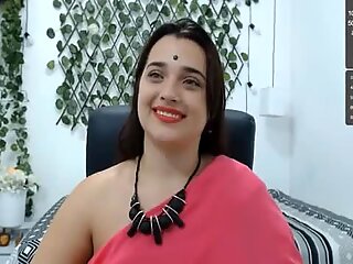 Indische hete webcam mollig meisje toont haar grote borsten en sexy geschoren kutje
